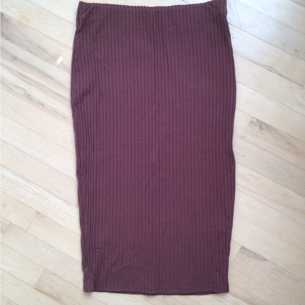 Elegant Brown Ribbed Skirt